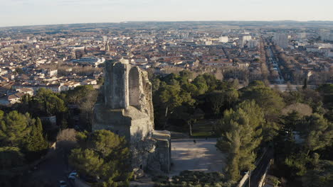 aerial-flight-towards-Tour-Magne-with-Nîmes-in-background